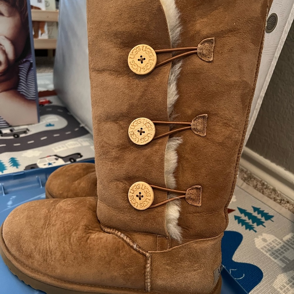Practically brand new ugg boots